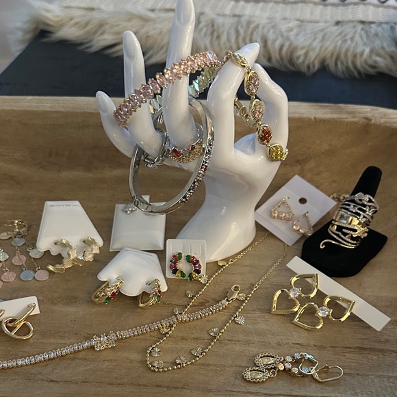 NWOT✨Mystery Jewelry Bundle Of 5✨ - Picture 1 of 5